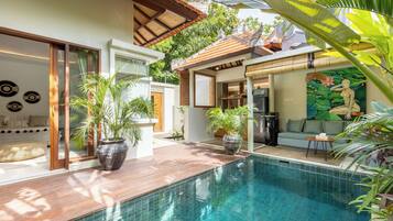 Deluxe Villa, 1 King Bed, Pool View | Private pool