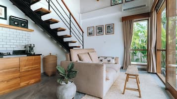 Superior Villa, Patio, Pool View | Living area