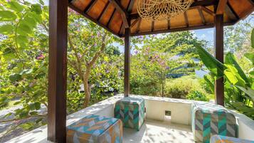 Comfort Villa, Patio, Pool View | Teres/patio