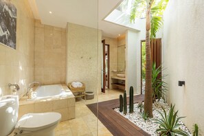 Villa Deluxe, 1 cama King size, vista a la alberca | Baño