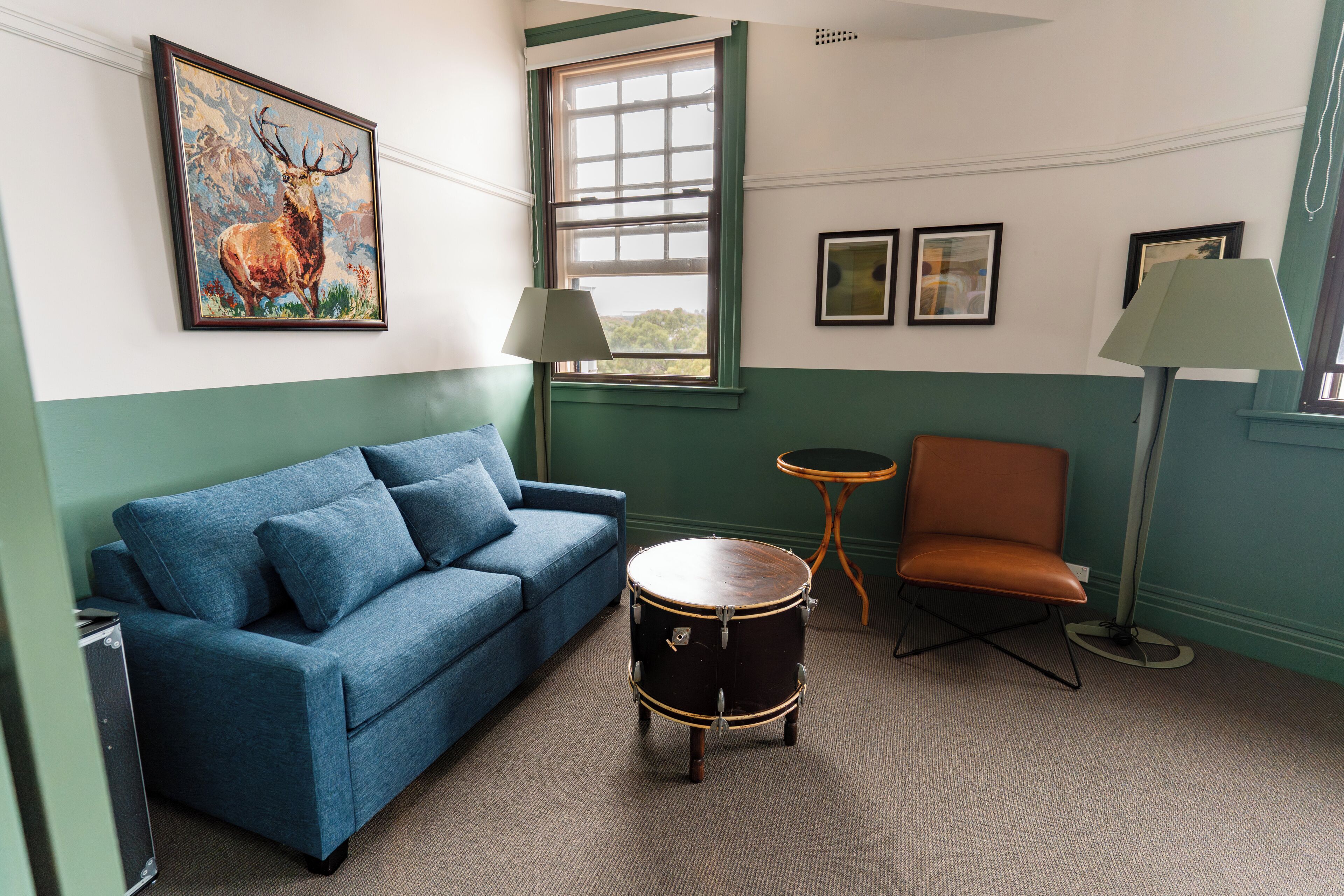 Studio Basic | Wi-Fi gratis dan seprai linen