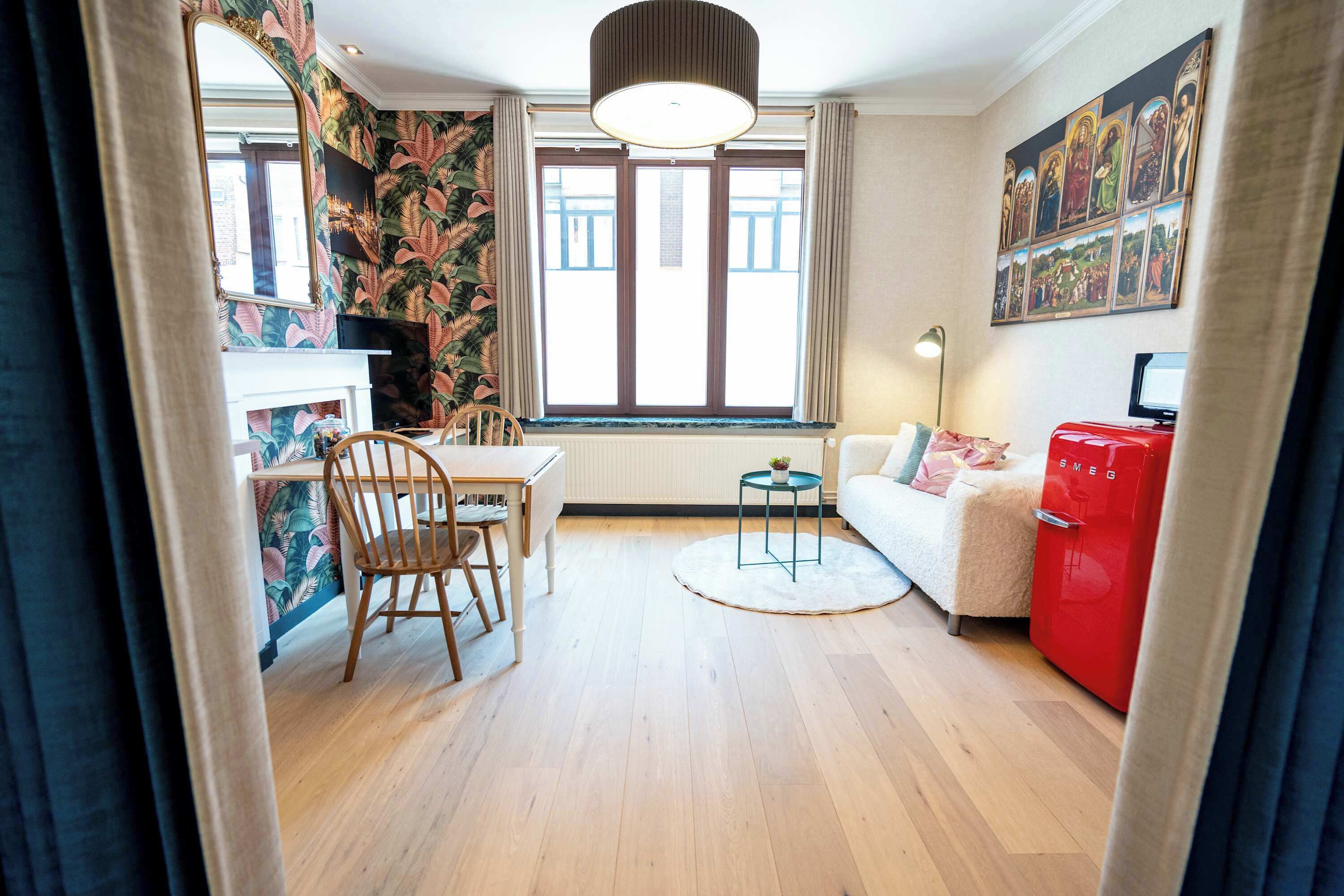 Fernseher, Stereoanlage, Arbeitsbereiche