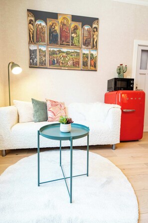 TV, stereo, offices