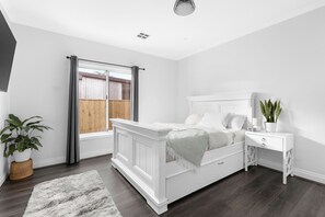 1 bedroom, desk, free WiFi, bed sheets