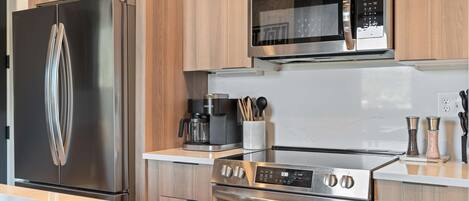 Frigorífic, microones, forn i placa de cuina