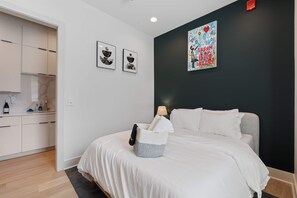 1 habitación, tabla de planchar con plancha, cuna de viaje y wifi