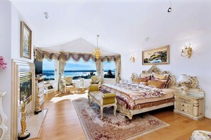 6 chambres, bureau, fer et planche à repasser, lit parapluie