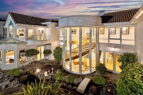 Cypress Panorama Royal   Ski & City Escape