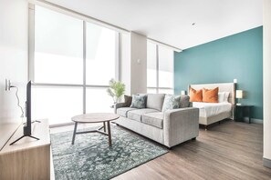 Televisión y oficina 