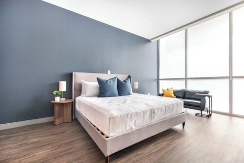 Comfy Getaway Near Atrium Hosp | 1 Mi to Cherry St. Mercer Music at Capricorn –