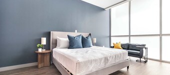 Comfy Getaway Near Atrium Hosp | 1 Mi to Cherry St. Mercer Music at Capricorn –