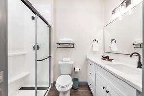 Shower, hair dryer, towels - Cozy Stay Next To Atrium Hospital | Walk Score 74; Mercer Music at Capricorn – ~ (Macon)