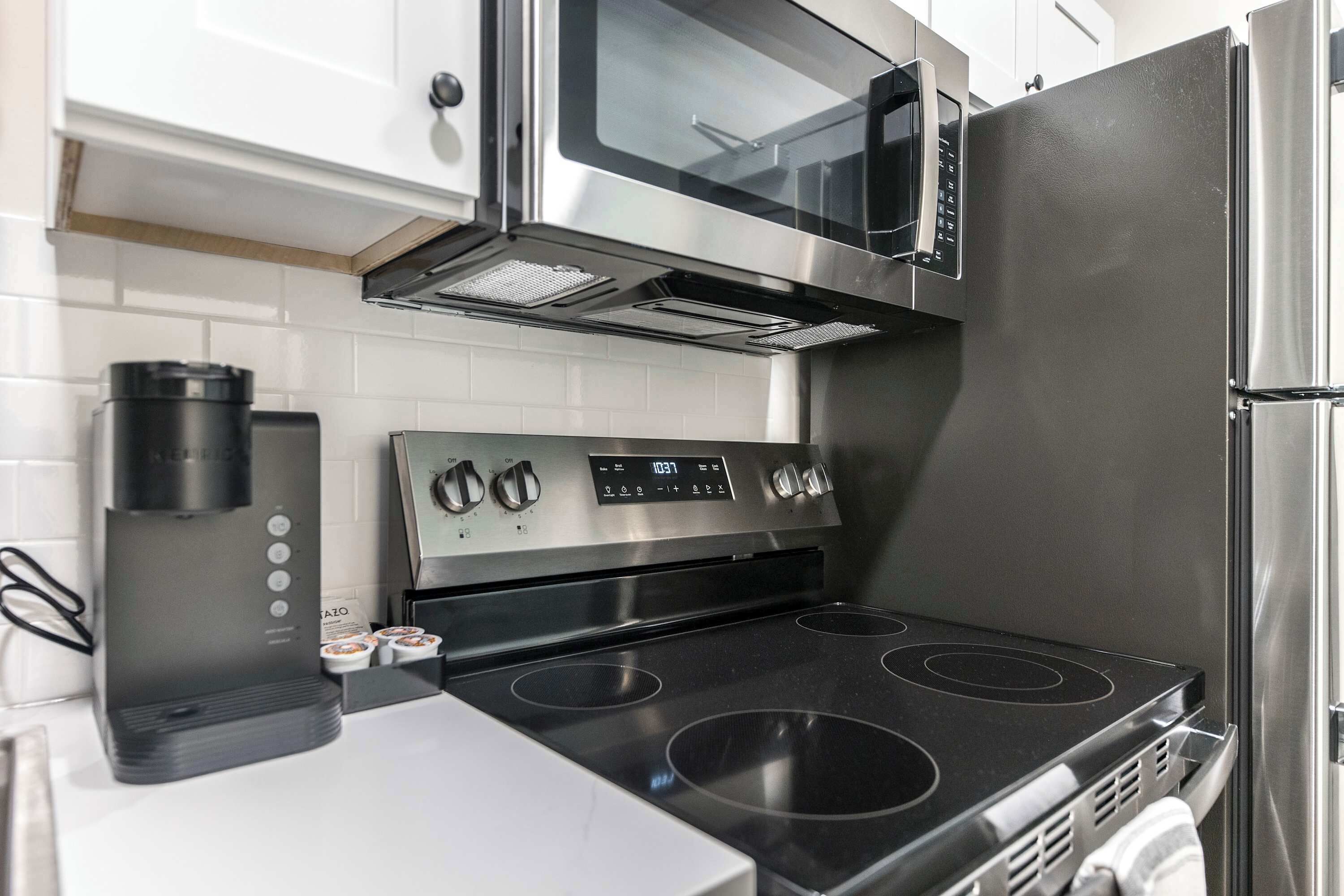 Frigorífic, microones, forn i placa de cuina 