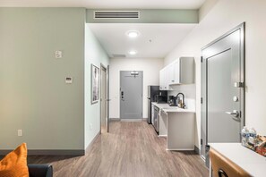Fridge, microwave, oven, stovetop - Right Next To Atrium Hospital | ADA-Friendly Stay (Macon)