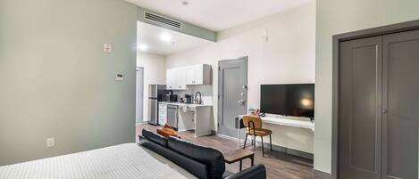 Iron/ironing board, WiFi, bed sheets