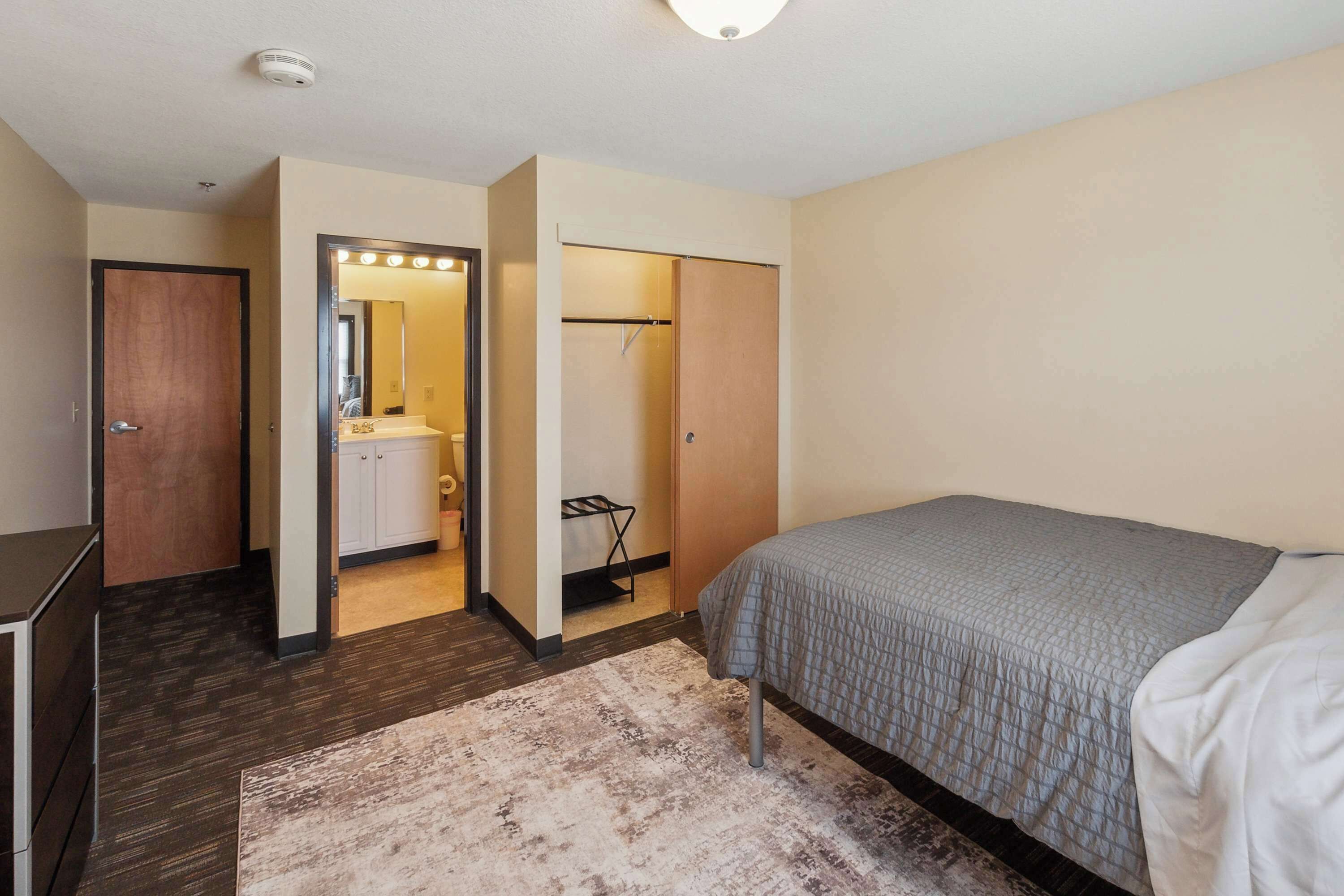 3 bedrooms, desk, iron/ironing board, WiFi