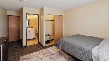 3 soveværelser, skrivebord, strygejern/strygebræt, Wi-Fi