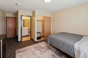 3 Schlafzimmer, Schreibtisch, Bügeleisen/Bügelbrett, WLAN