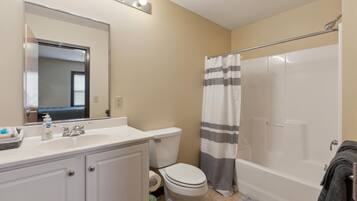 Bruser, hårtørrer, håndklæder