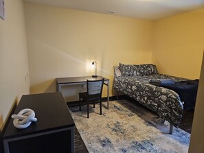 3 bedrooms, desk, iron/ironing board, WiFi