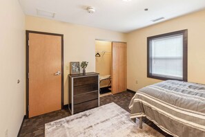 3 sovrum, skrivbord, strykjärn/strykbräda och wi-fi