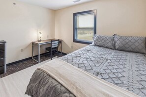 2 Schlafzimmer, Schreibtisch, Bügeleisen/Bügelbrett, WLAN