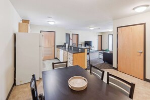 Dining - Work Relax Repeat in a Bright and Spacious Stay (Mansfield)