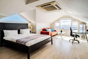 3 bedrooms, desk, iron/ironing board, WiFi