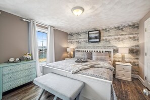 3 bedrooms, desk, WiFi, bed sheets - Bliss on Brissette | Marsh Views | Kid's Bunk Room (Salisbury)