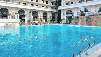 Kolam renang terbuka