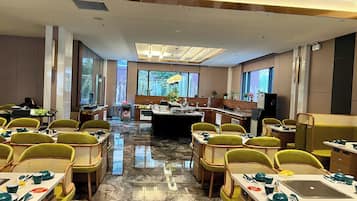 Free daily buffet breakfast