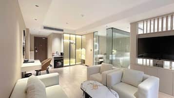 Suite Mewah, balkon, pemandangan kota | Area keluarga