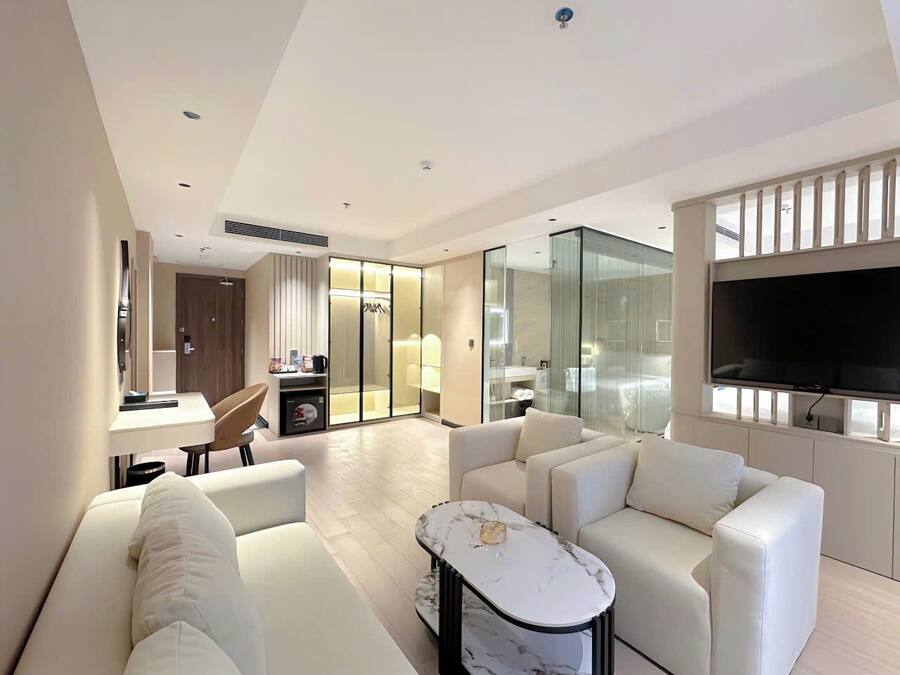 Luxury-Suite, Balkon, Stadtblick | Wohnbereich