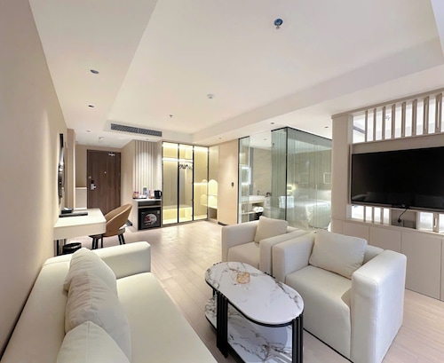 GARDEN PHOENIX HOTEL