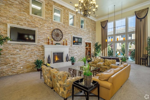 New Cozy 1BR Apt With Gym Sauna Heated Pool Access