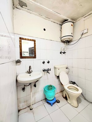 Shower, free toiletries, towels, soap