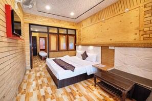 Family Room, Multiple Beds, Lake View | Desk, laptop workspace, free WiFi, bed sheets - Hotel Lake View Mall Road Near Lake (Nainital)