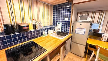 Fridge, microwave, stovetop, electric kettle