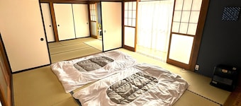Cozy 2-TATAMI room Japanese style house with AC, WiFi in serene Fujiyoshida city