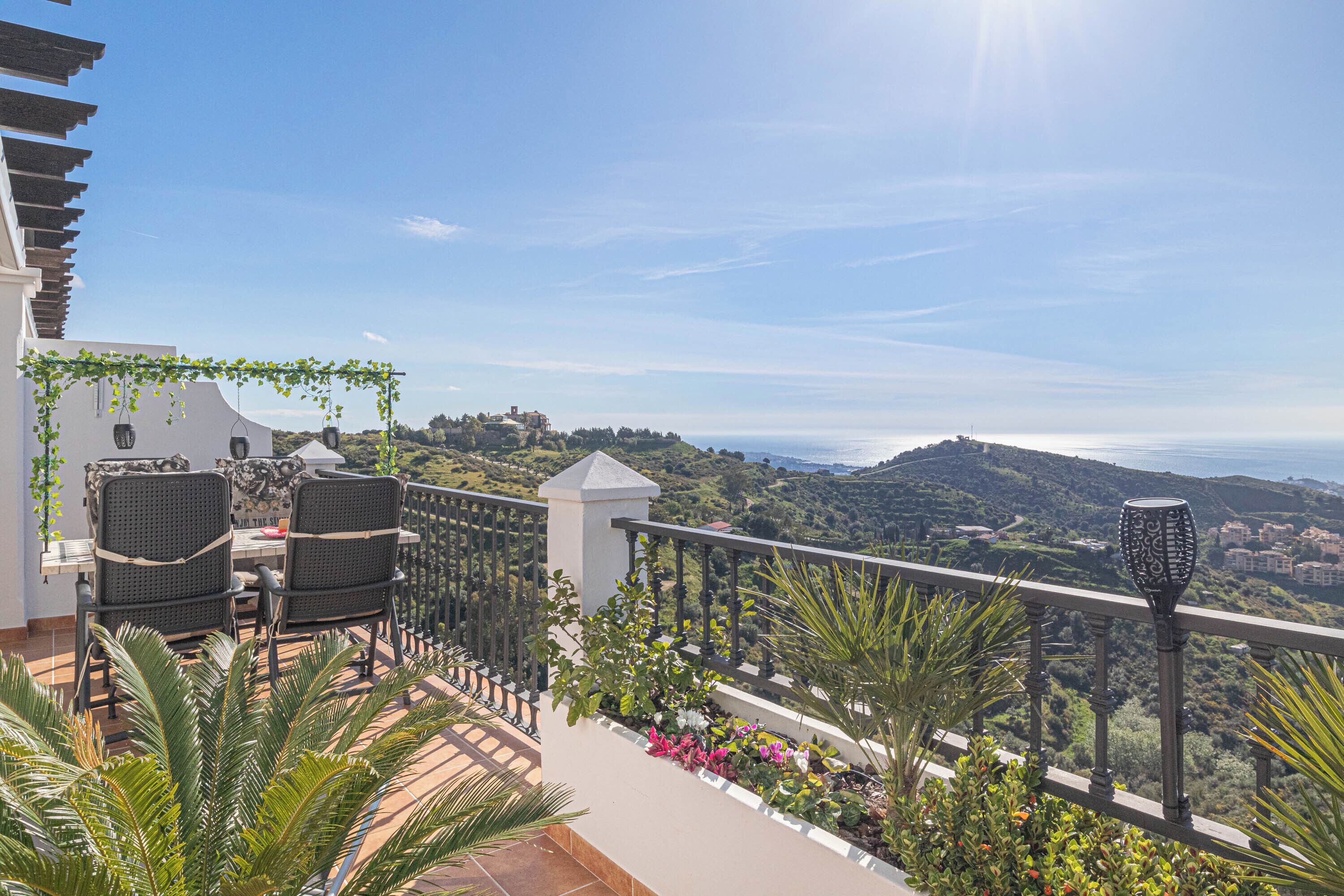 Honeymoon Penthouse, Multiple Bedrooms, 2 Bathrooms, Mountainside (Calahonda Palmeras Best Views) | Exterior