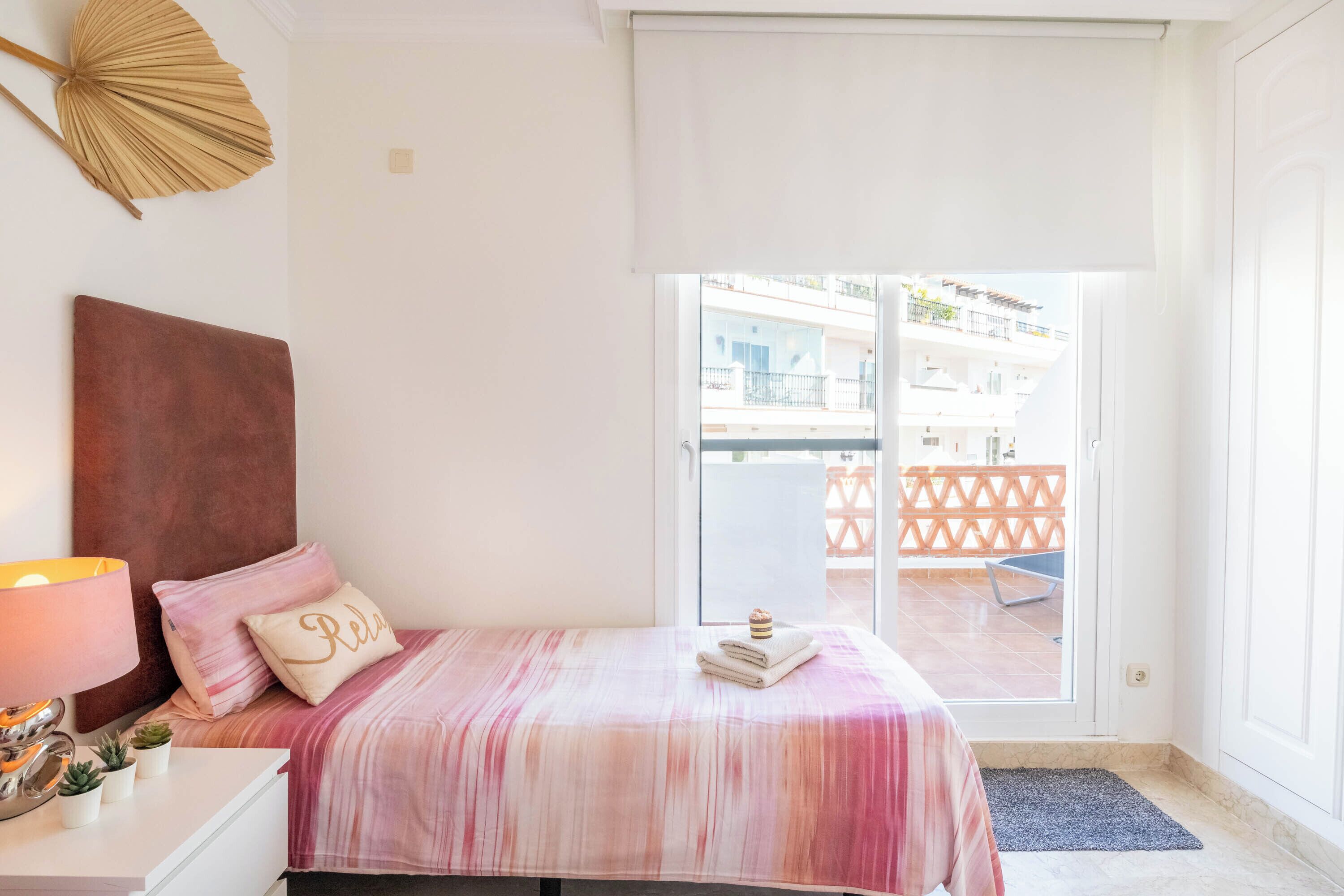 Loftsleilighet – honeymoon, flere soverom, 2 bad, ved fjell (Calahonda Palmeras Best Views) | 2 soverom, skrivebord for bærbar PC og strykejern/-brett