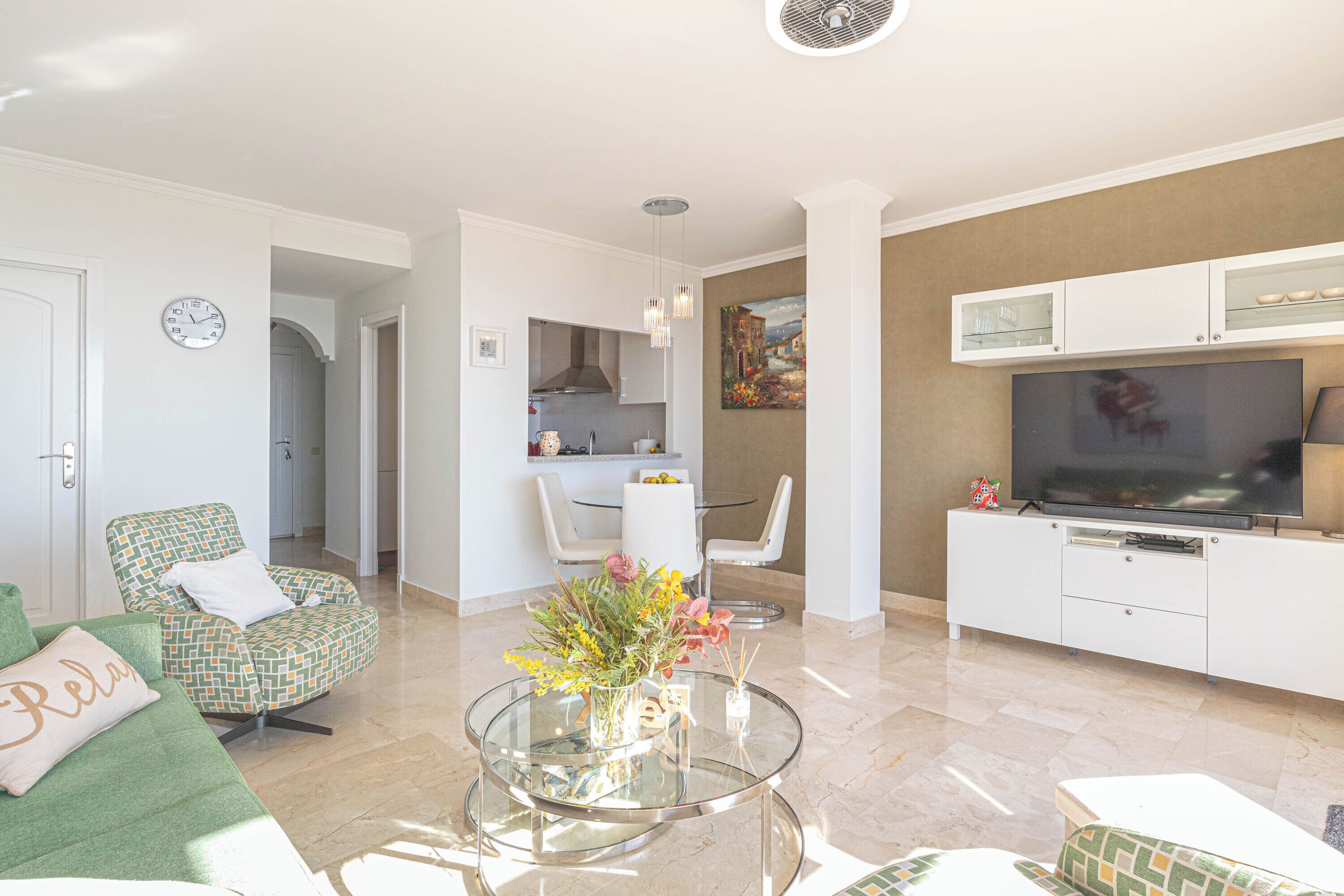Honeymoon Penthouse, Multiple Bedrooms, 2 Bathrooms, Mountainside (Calahonda Palmeras Best Views) | Living area | 21-inch flat-screen TV with cable channels