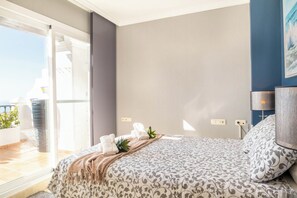 Honeymoon Penthouse, Multiple Bedrooms, 2 Bathrooms, Mountainside (Calahonda Palmeras Best Views) - Calahonda Palmeras Best Views (Mijas)