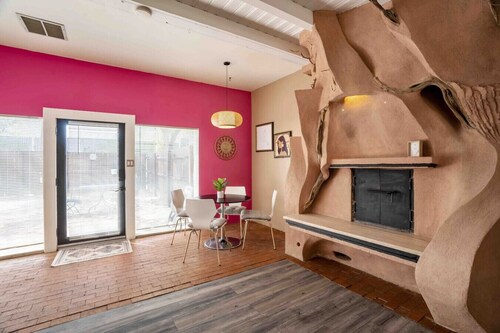 Fenced yard|Dogs accepted|Sleeps up to 4 - MONTHLY STAYS AVAILABLE!