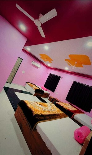Deluxe Double Room | Laptop workspace, free WiFi