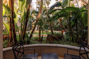 Property grounds - Urban Haven at Orsini (Beverly Hills)