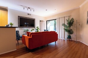 Living area - Urban Haven at Orsini (Beverly Hills)