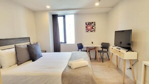 Deluxe Studio Suite, 1 Double Bed, Non Smoking, City View