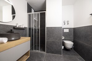 Apartment | Bathroom | Towels