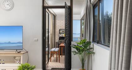 Bangalee 2 at Sunrise - waterfront apartment